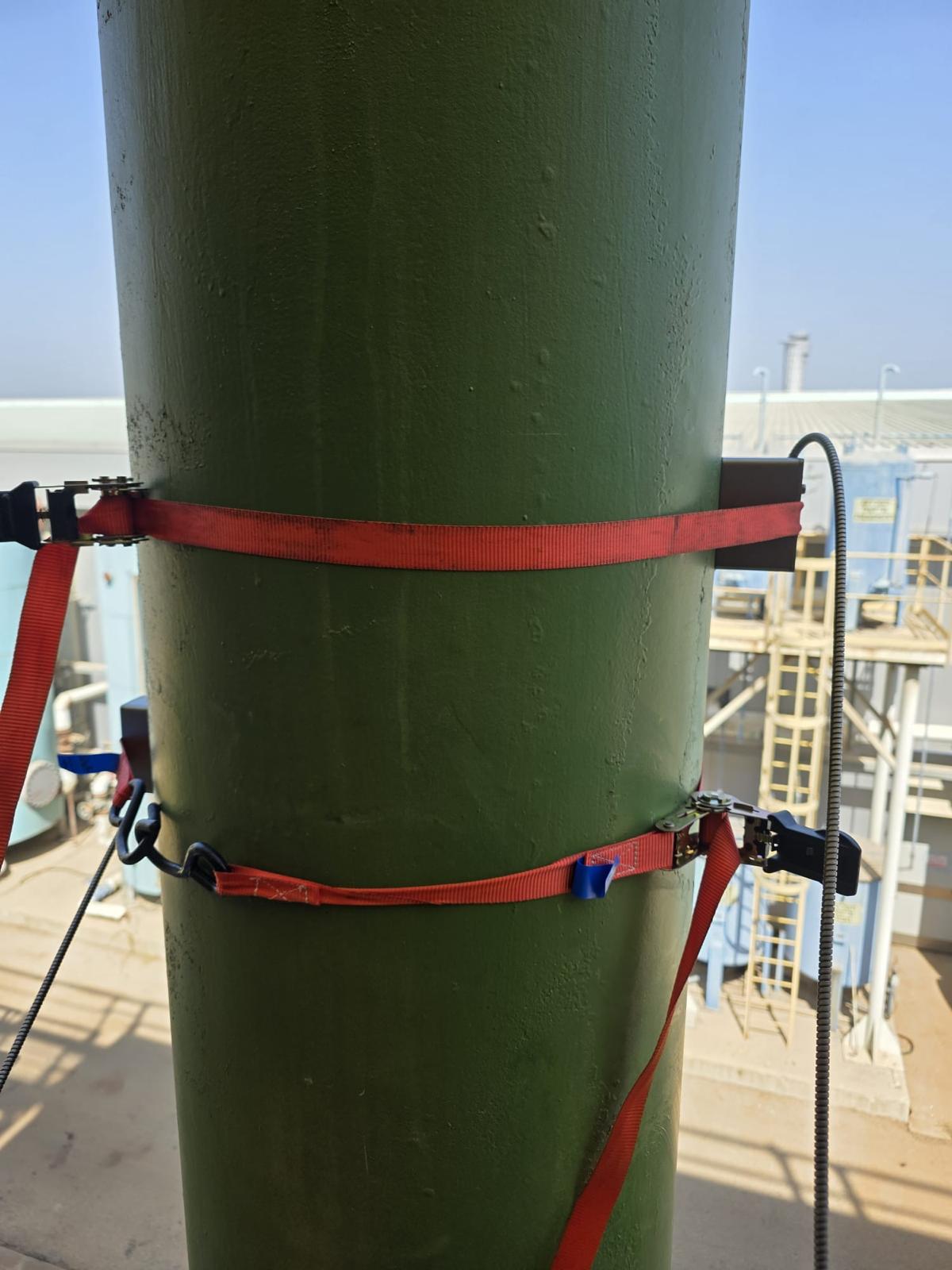 חיישני מדידה אולטרסוניים חיצוניים מותקנים ברצועות על צינור